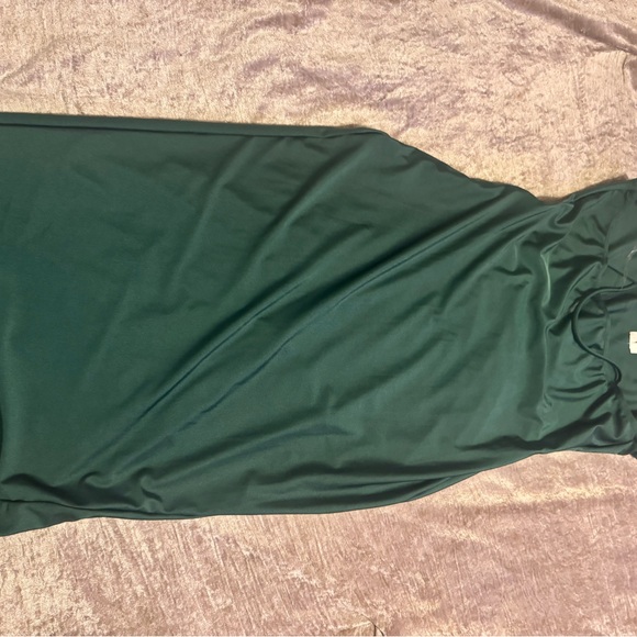 Elegant Green Evening Dress - Picture 7 of 7